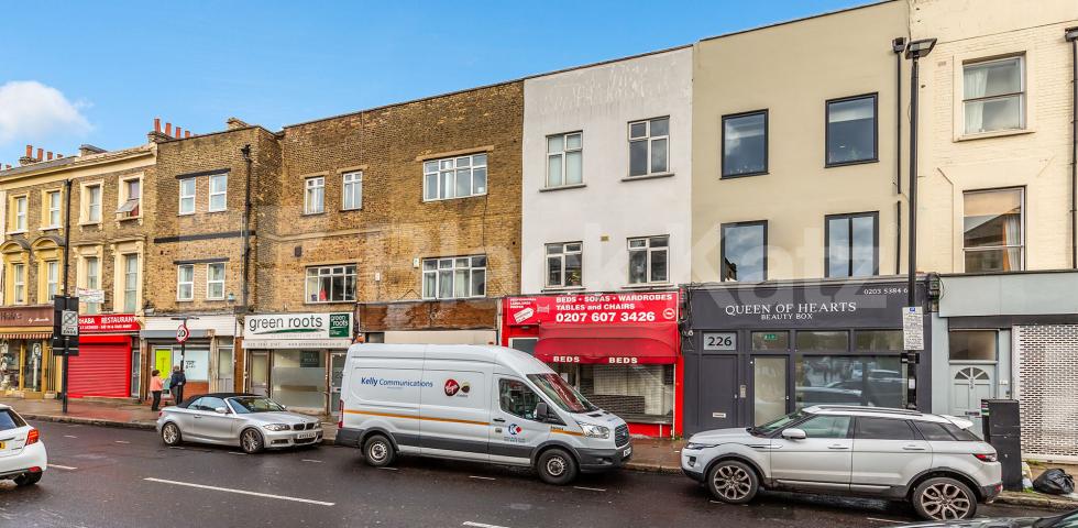 			VIDEO VIEWING AVAILABLE!, 4 Bedroom, 1 bath, 1 reception Flat			 Hornsey Road, HOLLOWAY